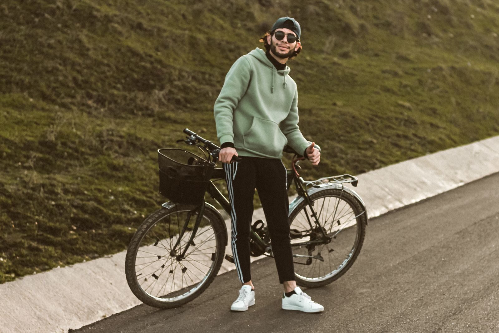 Cykelpedersen med sin cykel